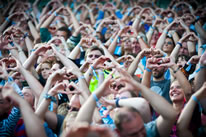 Carrefour has attempted to break the Guinness World records' world record for the 'Most People making heart-shaped hand gestures' while raising funds for the Charity SOS Children's Village; the independent witnesses counted a total of 3.280 persons having made the heart-shaped hand gesture during two minutes and setting the new world record for the Most people making heart-shaped hand gestures.