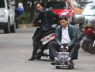  Chinese man Xu Zhiyun has made a micro car by himself at his home in Shanghai. 60-year old Xu Zhiyun spent two years making the car at a cost of just under €200 and despite being no bigger than an average-sized box, it contains a working engine, a gear system, a steering wheel, a seat, a horn and a sound system that is teed up with 500 songs.