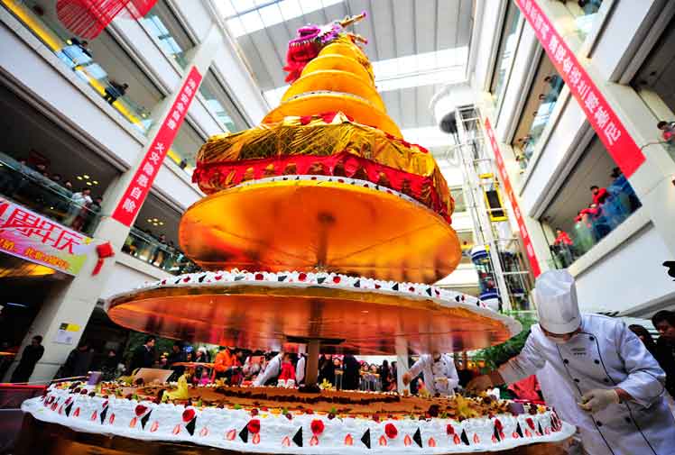 Tallest cake: China world record